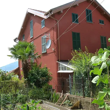 Locazione Turistica Calde Lungolago Castelveccana